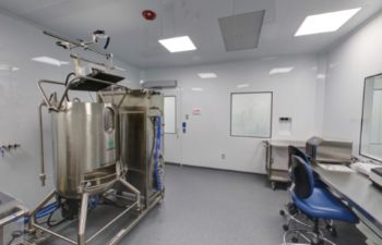 MRNA和质粒DNA制造洁净室，用于生物技术CDMO 350 x 225